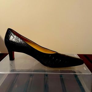 Vintage Salvatore Ferragamo Black Embossed Pumps Size 8B